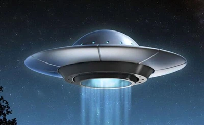 Edrychwch, UFO Dirgel Wedi Glanio yn Y Dŵr, Dyfalwch Beth Yw